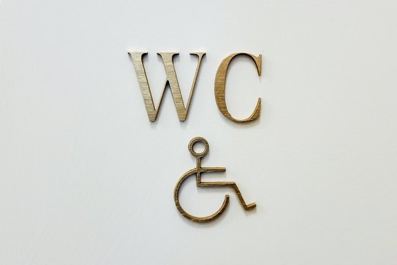 Gasthaus Traube - Messingschriften verklebt Messing, Material, Metall, gefräst, verkleben