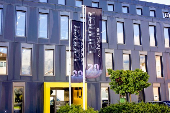 Tanner Werbetechnik - Fahnen Gebäude, Windfahnen, Segel