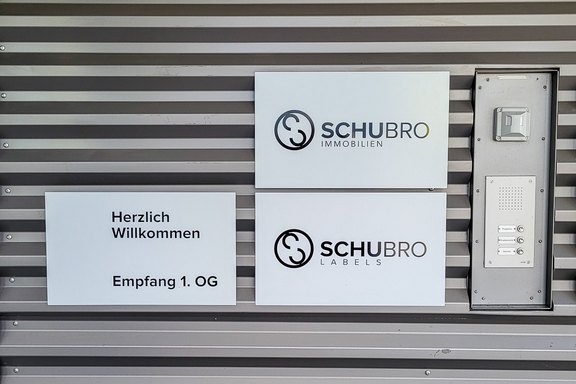 Etimark - Fassadenbeschriftung Kleine Tafeln, Fassade, Aluminium