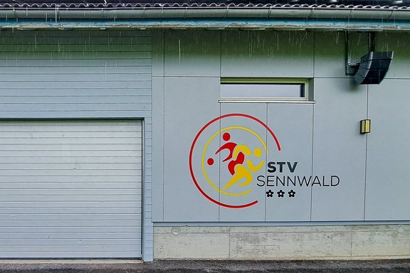 STV Sennwald - Fassadenaufkleber Fassadenkleber, Aufkleber, farbig, bedruckt