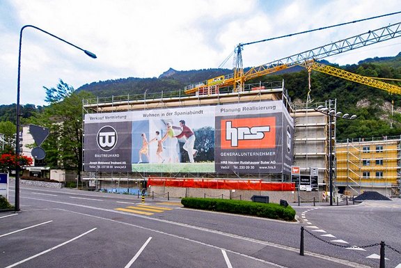 JWT hrs, Baustellenbanner Baustellenbanner, Baustellenwerbung, Gerüstwerbung, Gitternetzbanner, Bauzaun, Druckwerbung
