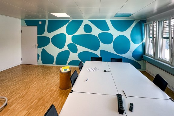 Merck - Wandbeschichtung im Sitzungszimmer Wandbeschichtung, Folie, Kreise, organische Formen