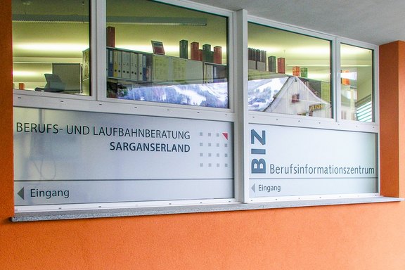 BIZ Sargans - Fensterbeschriftung Fensterglas, Dekor, Druck