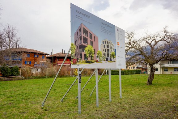 JWT BR Iramali_Balzers Baureklame, Druckwerbung, Bautafeln, Neubauausschreiben, Baustellenwerbung