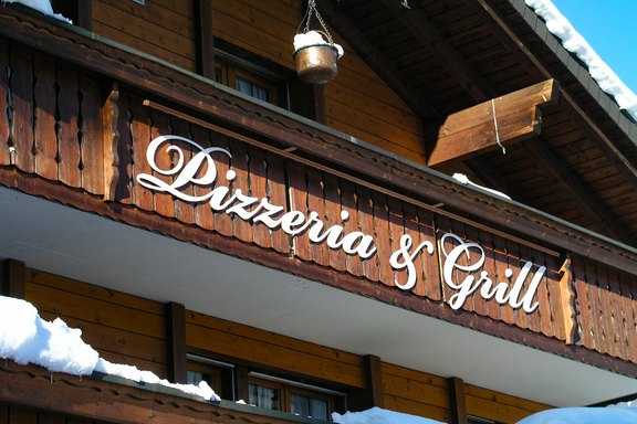Restaurant Beschriftung mit Licht Leuchtschrift, Lichtquelle, Lumen, Schrift