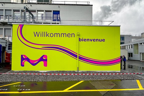 Merck - Frontseite Fassade Fassade, Platten,