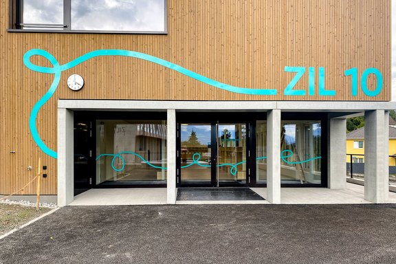 Aussenanschrift aus foliertem Aluminium Zil_10_Aussenanschrift.jpg