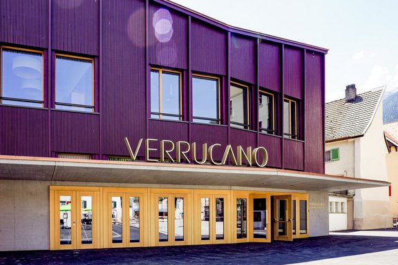 Leuchtschrift bei Tag Leuchtschrift.jpg