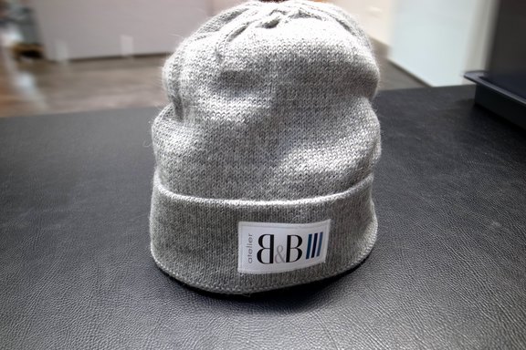 Atelier B&B - aufgestickter Button Mützen, Druck, Stick, bestickt, Transfer