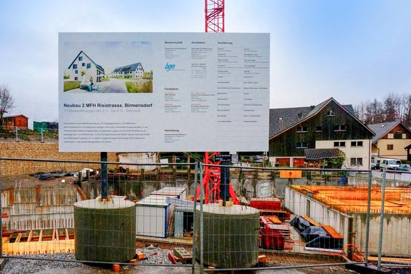 Baustellentafel mit Betonsockel Baureklame, Druckwerbung, Bautafeln, Neubauausschreiben, Baustellenwerbung