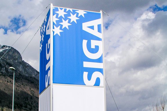 SIGA Pylon, gesamt Baureklame, Druckwerbung, Bautafeln, Neubauausschreiben, Baustellenwerbung