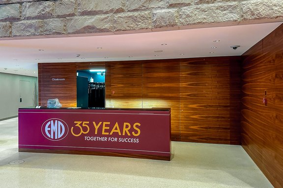 EMD - 33 Jahre - Event Tresen Beschriftung