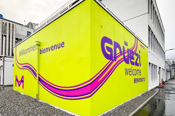 Fassadenverkleidung aus bedruckten Platten Merck_Fassade.jpg