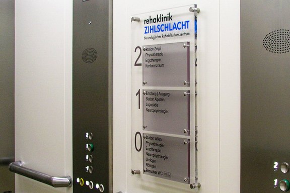 Rehaklinik Zihlschlacht - Liftschild aus Acryl Liftschild, Acryltafel