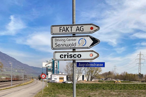 Driving Center Sennwald - Wegweiser Wegweiser, Strassenschilder, Richtungszeiger