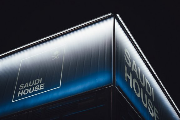 WEF 2025 - Grossformat Banner, Detailansicht Banner, Spannsystem, beleuchtet