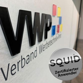 Verband Werbetechnik+Print - Sichtschutz kombiniert mit 3D-Flachschrift