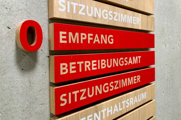 Holzschilder bedruckt Holzschilder, Farbendruck, CMYK, rot