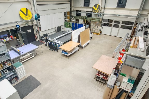 Werkstatt, Zünd Systemtechnik, Rollsroller, Striebig, Einfahrtstor Werkstatt