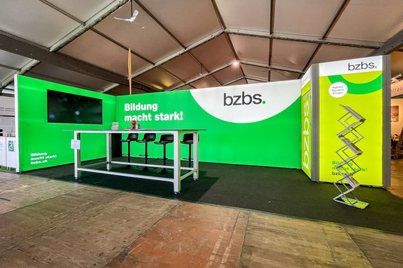 BZBS Buchs - Kompletter Messestand Leuchtender Messestand, Licht, LED