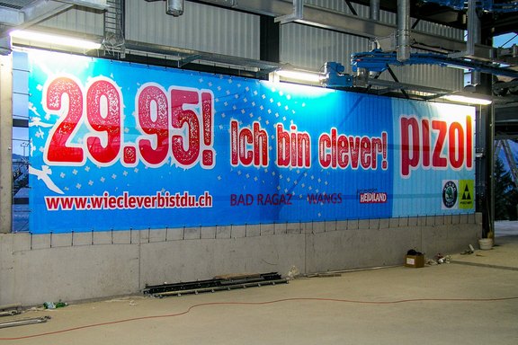 Pizol Bahnen - Werbebanner in der Halle Pizol, Bahnen, Bergbahnen