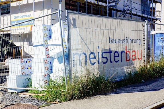meisterbau, Bauzaunbanner Baustellenbanner, Baustellenwerbung, Gerüstwerbung, Gitternetzbanner, Bauzaun, Druckwerbung