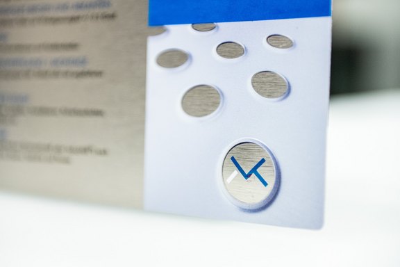 Kuchelmeister - Metallflyer, Detail Metallflyer, UV-Direktdruck, Print