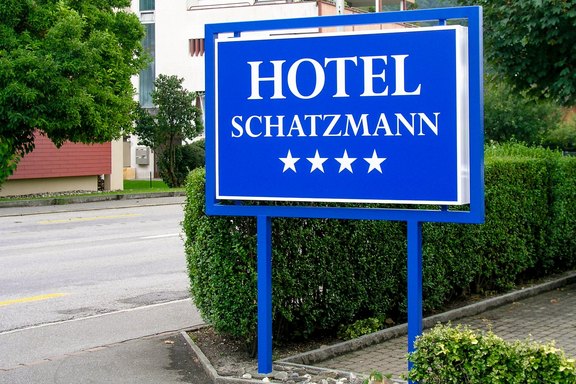 Hotel Schatzmann - Leuchtreklame Hotel, Anschrift, Reklame, Leuchtreklame