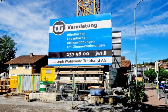 Wohlwend, Baureklame an Kran Baureklame, Druckwerbung, Bautafeln, Neubauausschreiben, Baustellenwerbung