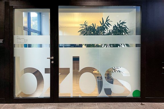 BZBS Buchs - Eingangsbeschriftung Glasfolie, Milchglasfolie, Folie