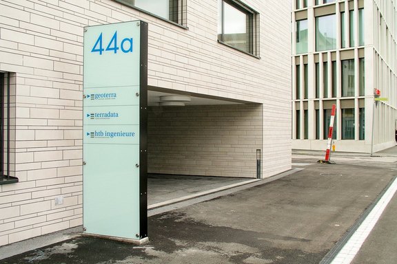 Geoterra - Glas Stele Glasstele, Werbung, Glas, Acryl, Pylon