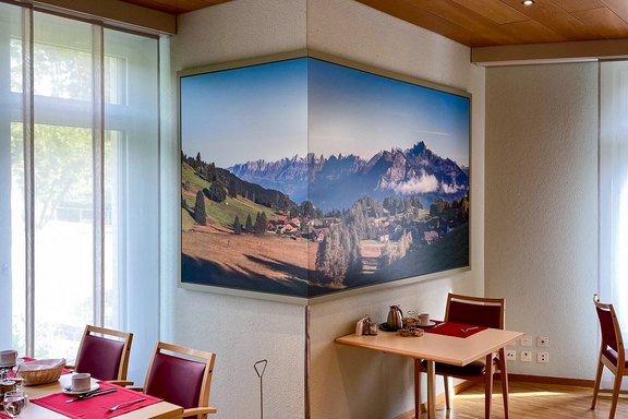 Altersheim Allmend - Wandbild um's Eck Wandbeschriftung, Bilder, Platten, Direktdruck