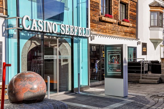 Casino Seefeld - Digitalsäule Digitaler Pylon, Anzeigewerbung, digital