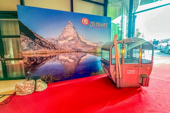 EMD - Event Gondel Roter Teppich, Stellwand, Gondel