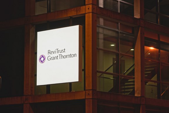 Revi Trust - Fassadenkasten Kasten, leuchtend, Ansicht, LED