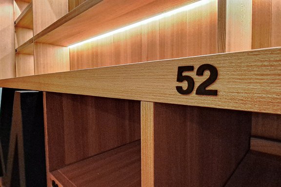 Ziffernbeschriftung im Keller Innenbeschriftung, Weinkeller, Ziffern