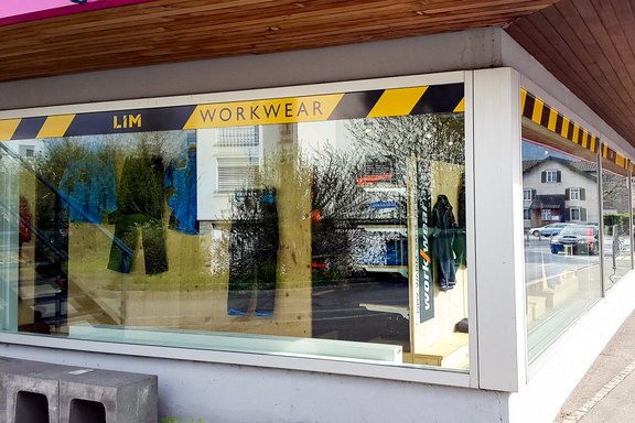 Lim Workwear - Schaufensterbeschriftung Schaufenster, Aussenfenster, Werbung