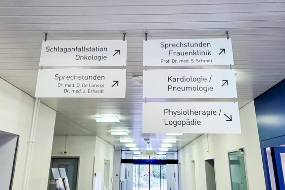 Spital Grabs - Hängeschilder Hängeschild, Systemschilder, Hinweise