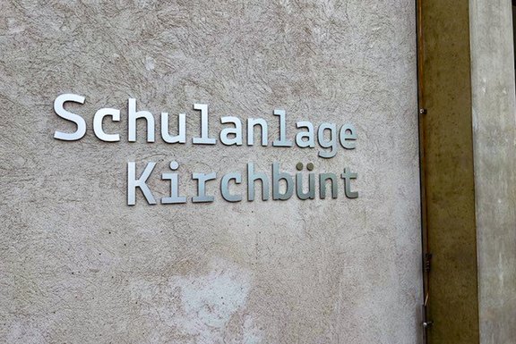 Schulanlge Kirchbündt - Flachschrift Reliefschrift, Alu-verbund