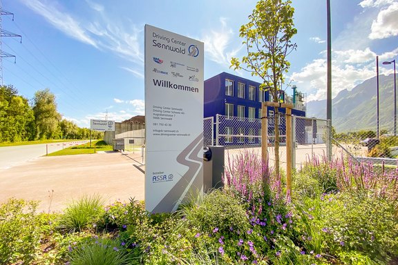 Driving Center Sennwald - unbeleuchtete Stele Stele, unbeleuchtet, Informationen
