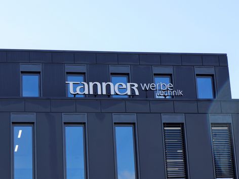 Tanner Werbetechnik - unsere Leuchtreklame bei Tag