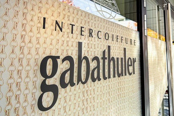 Intercoiffeure - Glasbeschichtung gedrucktes Muster - Plottschrift