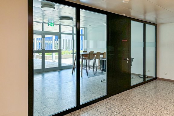 Auflaufschutz aus Glasbeschichtungsfolie geschnitten Glasbeschichtung.jpg