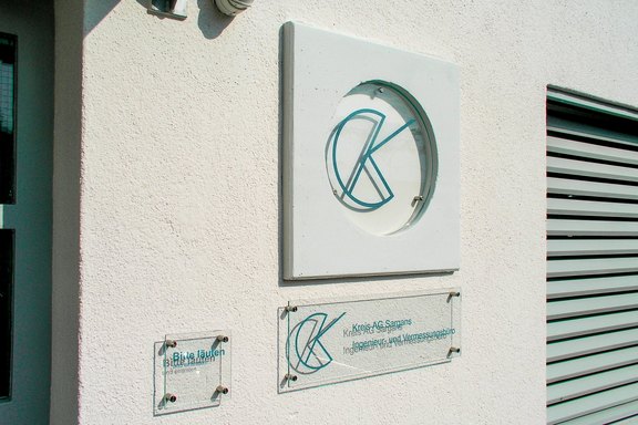 Kreis AG - Hinweisschild mit Effekt Acrylschilder, fräsen, Konturen, 3D-Effekt